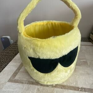 DanDee vintage yellow duck with shades basket